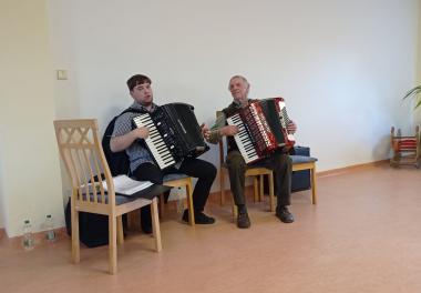Harmonikáři pan Jiří Příhoda a pan Rudolf Novák 1